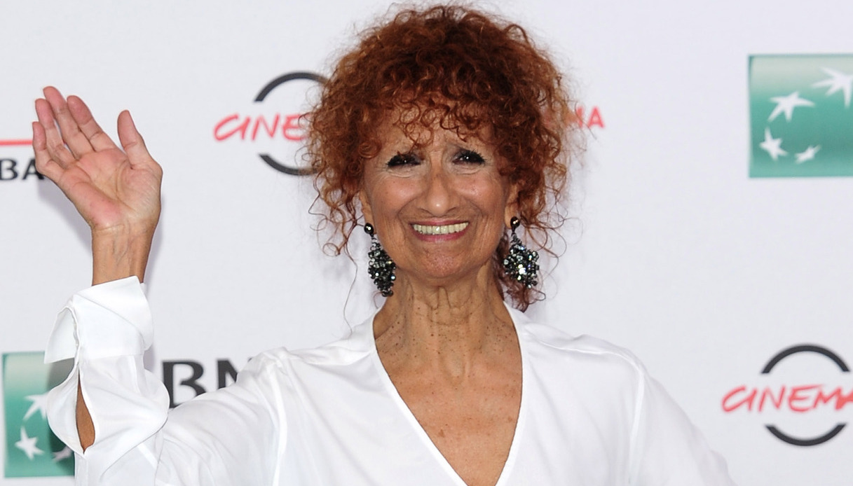 https://wips.plug.it/cips/libero.it/magazine/cms/2025/08/anna-mazzamauro.jpg