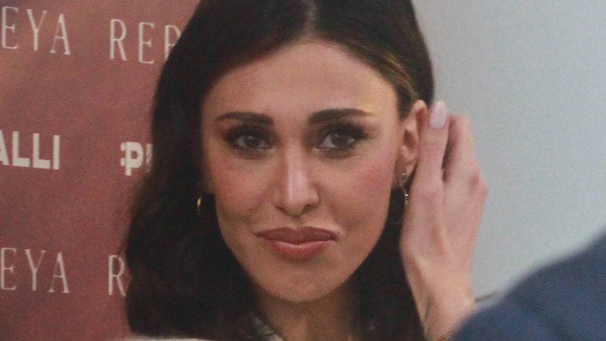 https://wips.plug.it/cips/libero.it/magazine/cms/2025/08/belen-rodriguez-1.jpg