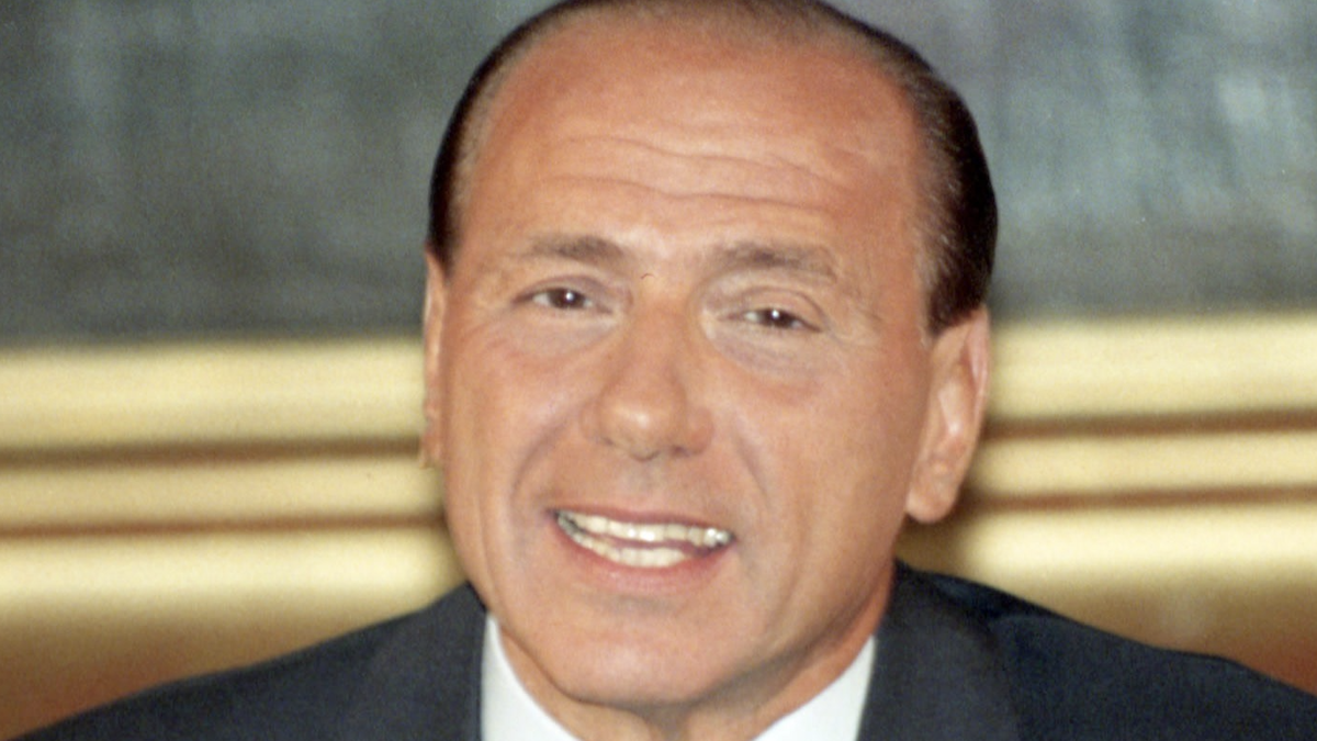 https://wips.plug.it/cips/libero.it/magazine/cms/2025/08/berlusconi_villa.png