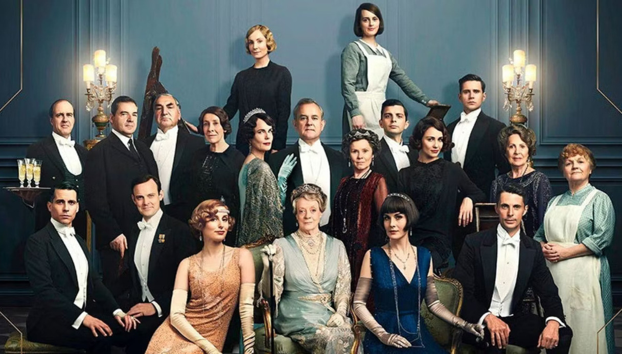 https://wips.plug.it/cips/libero.it/magazine/cms/2025/08/downton-abbey.jpg