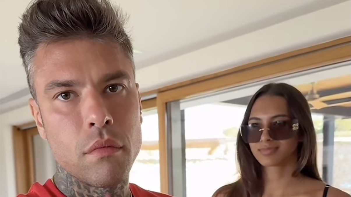 https://wips.plug.it/cips/libero.it/magazine/cms/2025/08/fedez-e-giulia-honegger.jpg