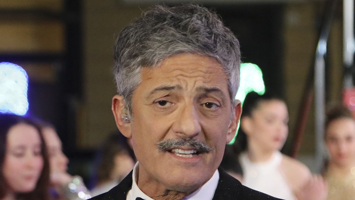 https://wips.plug.it/cips/libero.it/magazine/cms/2025/08/fiorello-furto-villa.jpg