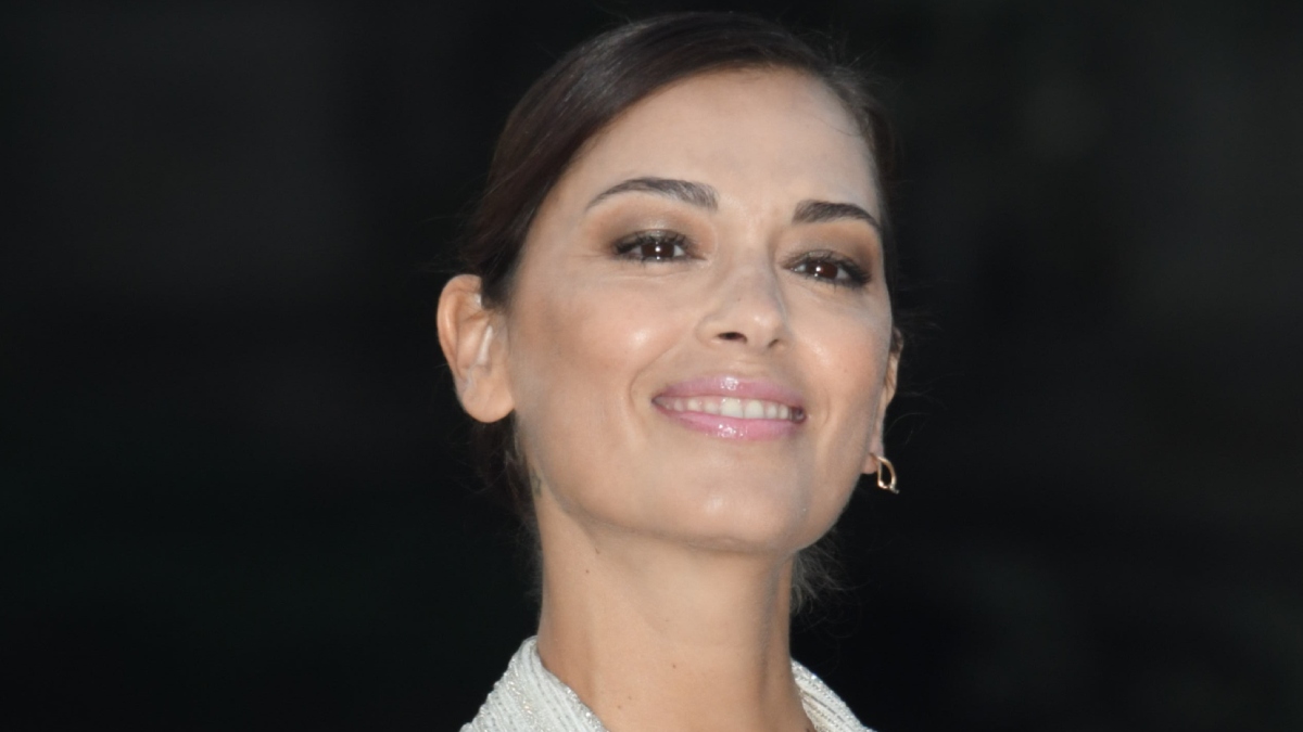 https://wips.plug.it/cips/libero.it/magazine/cms/2025/08/giorgia-surina-nicolas-vaporidis-matrimonio-sbaglio-amore-set-sei-passi-nel-giallo-fiction-streaming.jpg