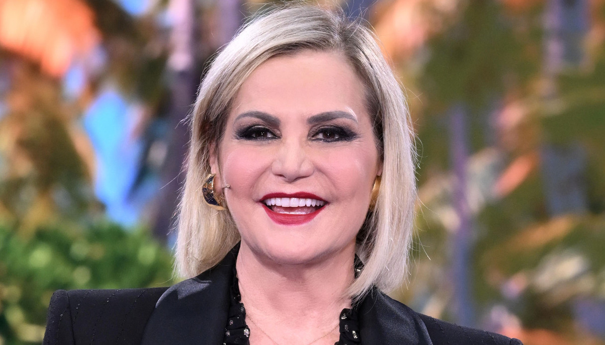 https://wips.plug.it/cips/libero.it/magazine/cms/2025/08/grande-fratello-simona-ventura.jpg