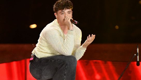 Olly nel mirino dei social, è polemica per la cena 'balorda' al ristorante