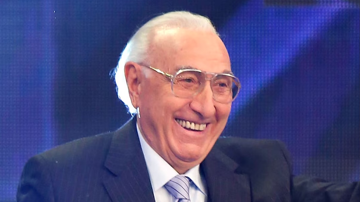 https://wips.plug.it/cips/libero.it/magazine/cms/2025/08/pippo-baudo.jpg