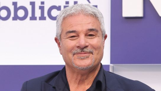 Reazione a Catena, Pino Insegno e gli ascolti in Rai accendono la polemica del collaboratore (che insulta un giornalista)