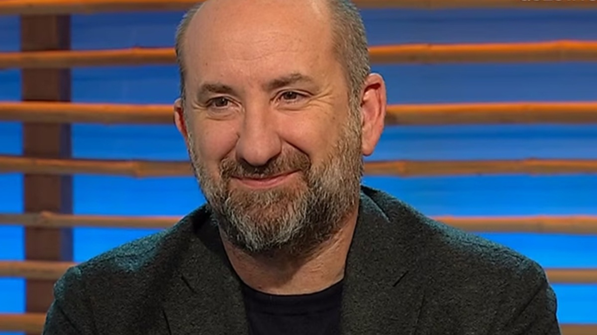https://wips.plug.it/cips/libero.it/magazine/cms/2025/09/antonio-albanese-film-netflix-come-un-gatto-in-tangenziale-streaming-trama-cast-curiosita.jpg