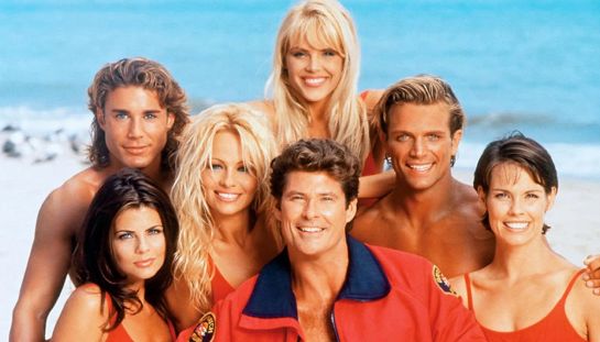 Baywatch, il reboot è ufficiale: perché è una serie cult