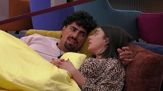 Giulio e Benedetta, il primo flirt che divide