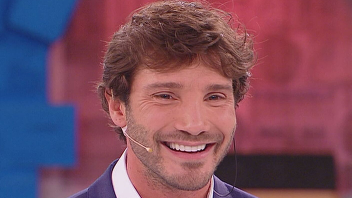 https://wips.plug.it/cips/libero.it/magazine/cms/2025/09/demartino_no_canale5.png