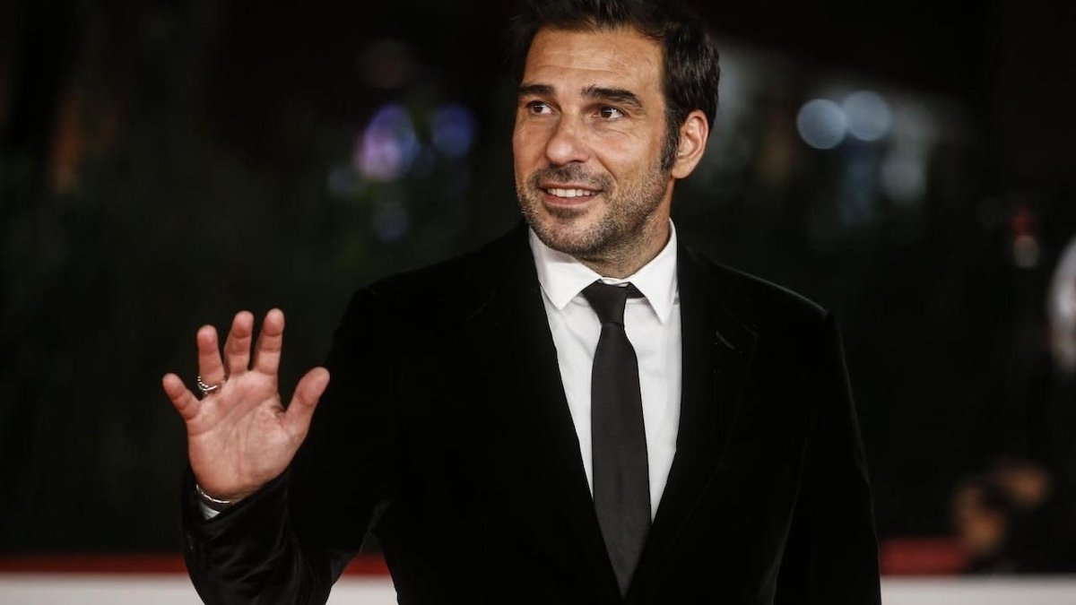 https://wips.plug.it/cips/libero.it/magazine/cms/2025/09/edoardo-leo-in-streaming-su-netflix-con-gli-uomini-d-oro.jpg