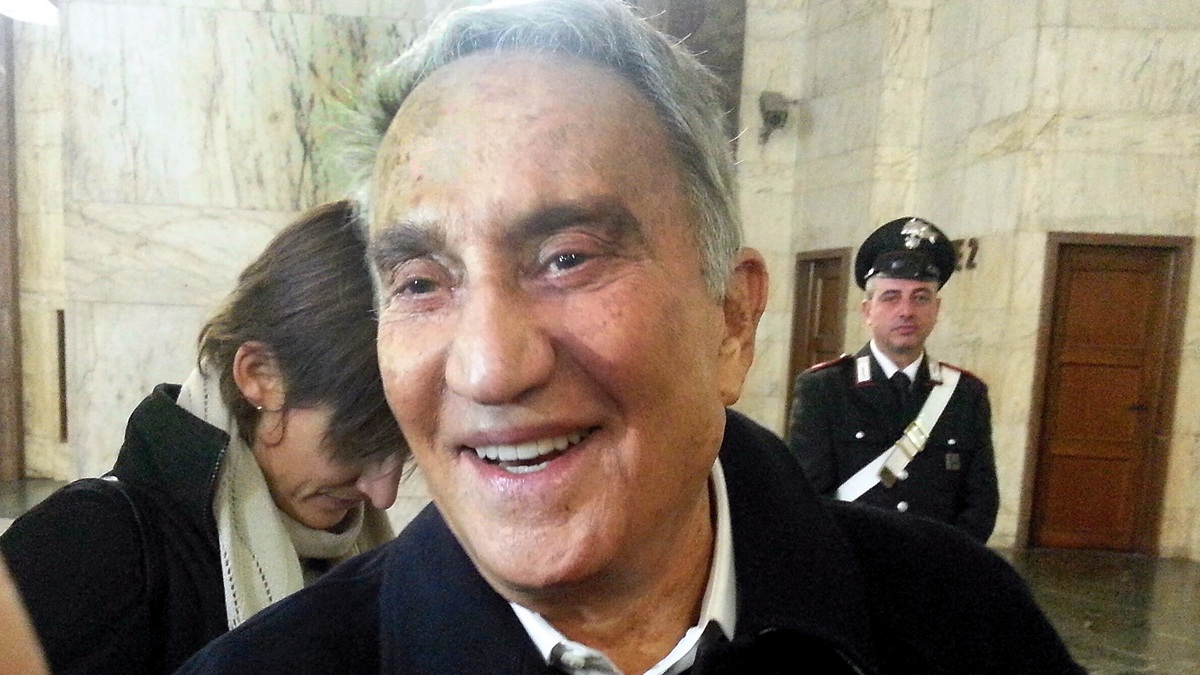https://wips.plug.it/cips/libero.it/magazine/cms/2025/09/emilio-fede-l-amore-con-diana-de-feo-e-le-figlie-sveva-e.jpg