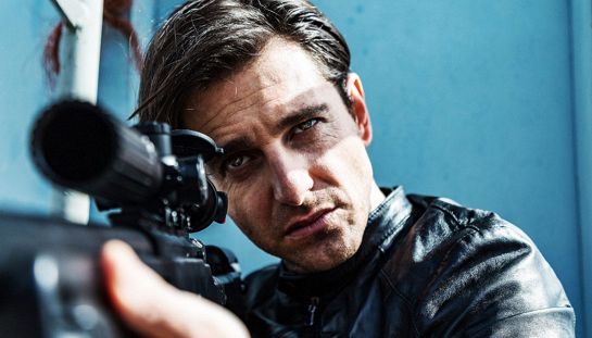 Giampaolo Morelli nel film Ammore e Malavita su Raiplay