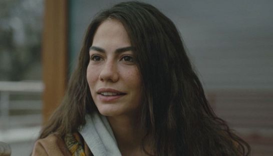 Io Sono Farah, la serie con Demet Ozdemir è su Dreamers and Love di Mediaset Infinity