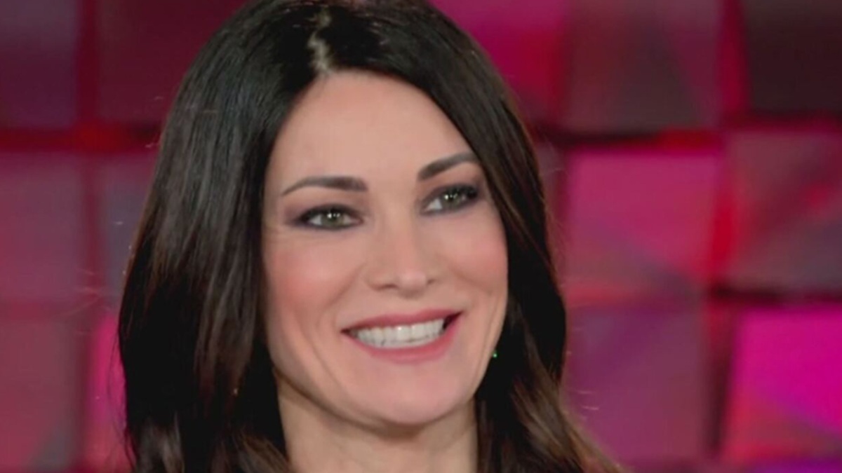 https://wips.plug.it/cips/libero.it/magazine/cms/2025/09/manuela-arcuri-film-netflix-non-si-ruba-a-casa-dei-ladri-streaming-trama-cast-curiosita.jpg