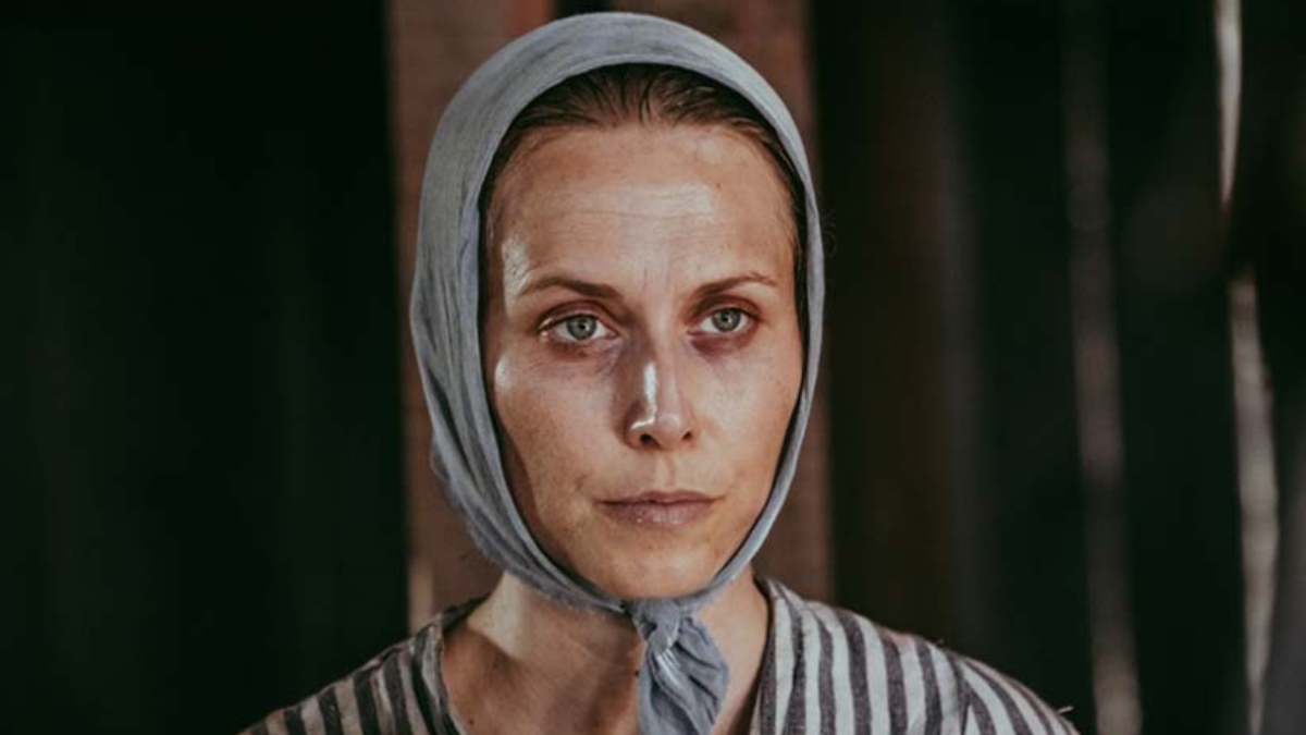 https://wips.plug.it/cips/libero.it/magazine/cms/2025/09/margot-sikabonyi-film-raiplay-bocche-inutili-streaming-un-medico-in-famiglia.jpg