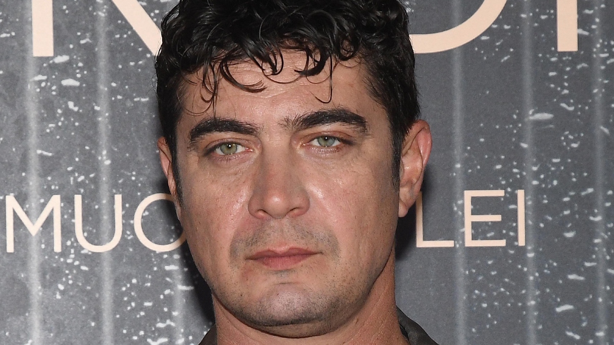 https://wips.plug.it/cips/libero.it/magazine/cms/2025/09/riccardo-scamarcio-film-euforia-raiplay-streaming-trama-cast-curiosita.jpg