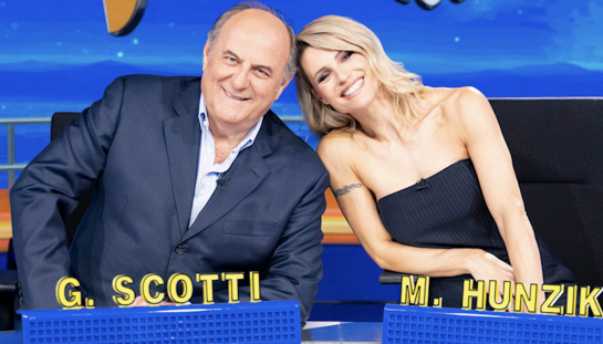 Gerry Scotti e Michelle Hunziker - Striscia la Notizia