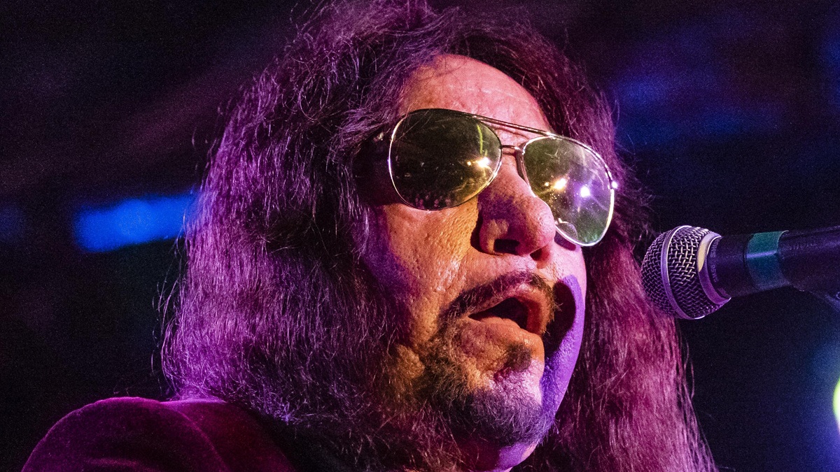 Addio a Ace Frehley, le cause della morte del chitarrista dei Kiss: “Siamo devastati”, parla la famiglia