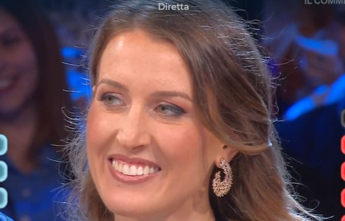 https://wips.plug.it/cips/libero.it/magazine/cms/2025/10/affari-tuoi-22-ottobre.jpg
