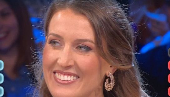 Affari Tuoi, Giorgia l'indecisa cambia pacco 4 volte: puntata surreale, De Martino scioccato