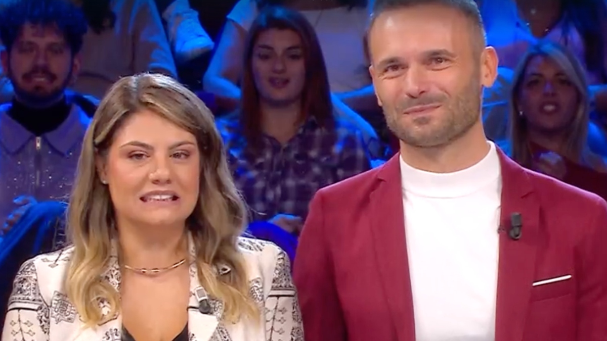 https://wips.plug.it/cips/libero.it/magazine/cms/2025/10/affari-tuoi-cosa-successo-puntata-23-ottobre-2025.jpg