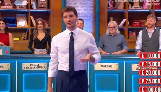 Affari Tuoi, il conduttore Stefano De Martino