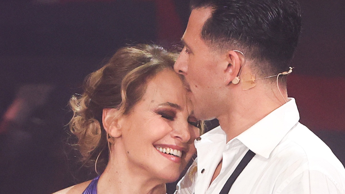 Barbara D’Urso, con La Rocca feeling (e gossip) a Ballando con le stelle: lo sfottò a Selvaggia Lucarelli