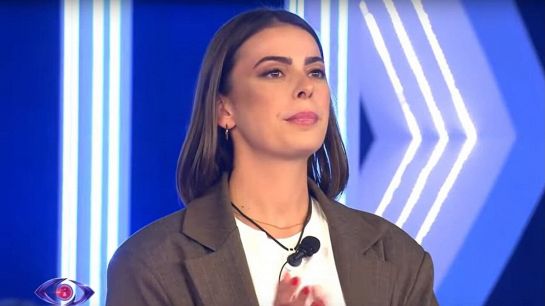 Rasha in testa nei sondaggi, Benedetta in bilico