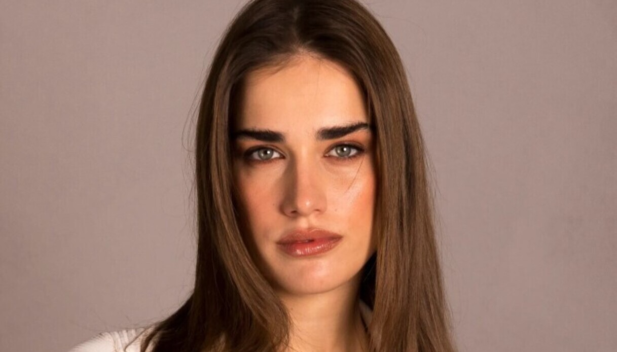 https://wips.plug.it/cips/libero.it/magazine/cms/2025/10/clara.jpg