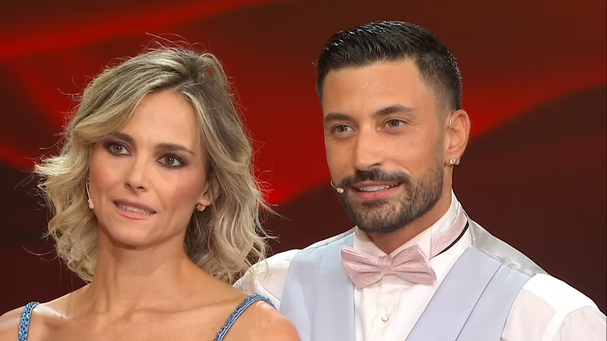 Ballando con le stelle, nuovi attriti tra concorrenti, Francesca Fialdini scatena l’invidia di un’altra ballerina: chi