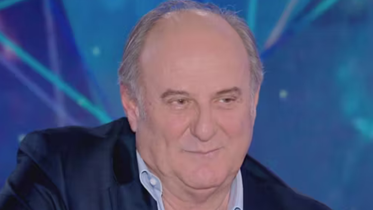 https://wips.plug.it/cips/libero.it/magazine/cms/2025/10/gerryscotti_ruota.png