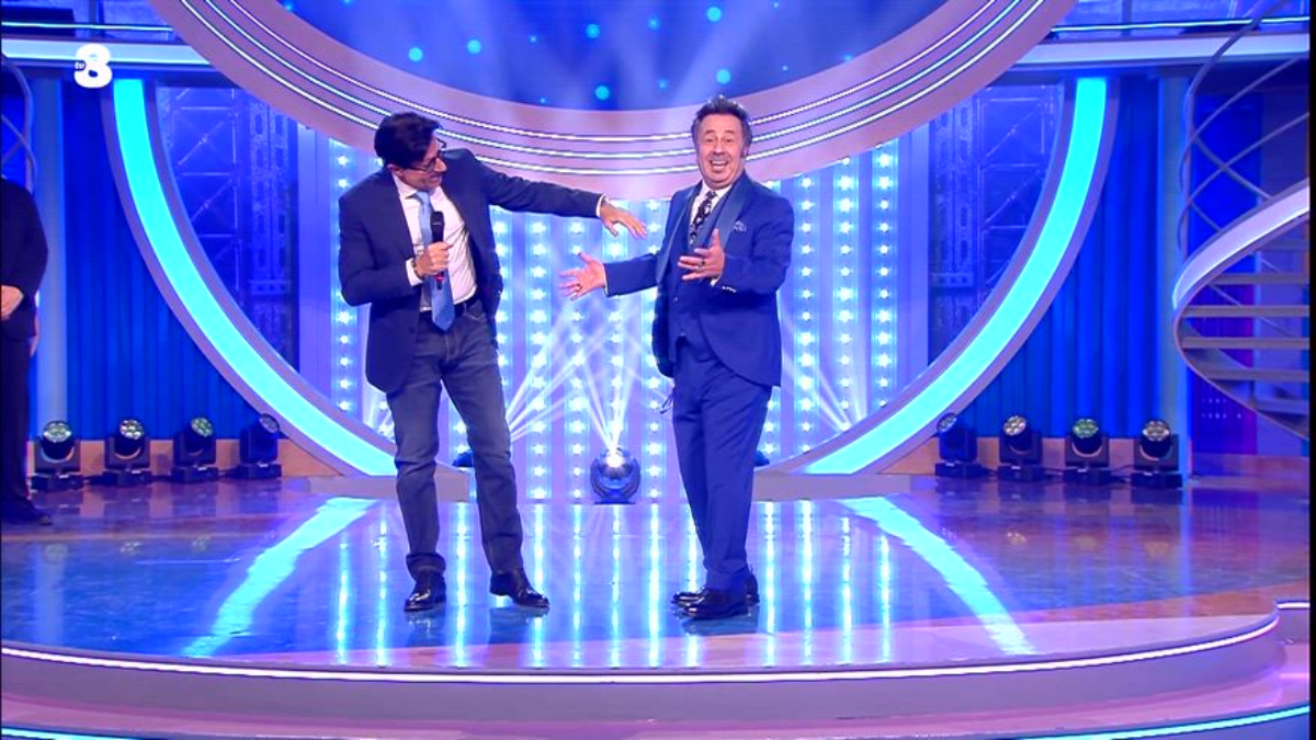 https://wips.plug.it/cips/libero.it/magazine/cms/2025/10/gialappashow_recap_prima_puntata_20_ottobre_2025.jpg