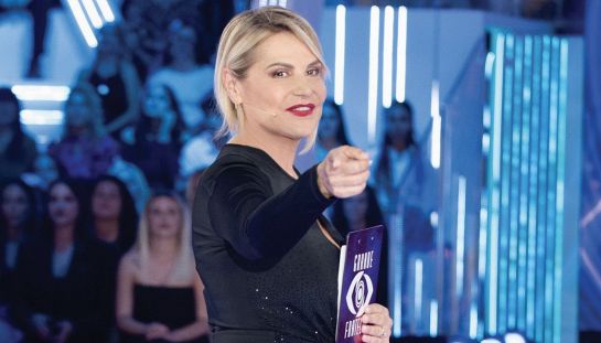 Grande Fratello in crisi nera, tagliate le strisce quotidiane e reality in pensione forzata: cosa rischia Ventura