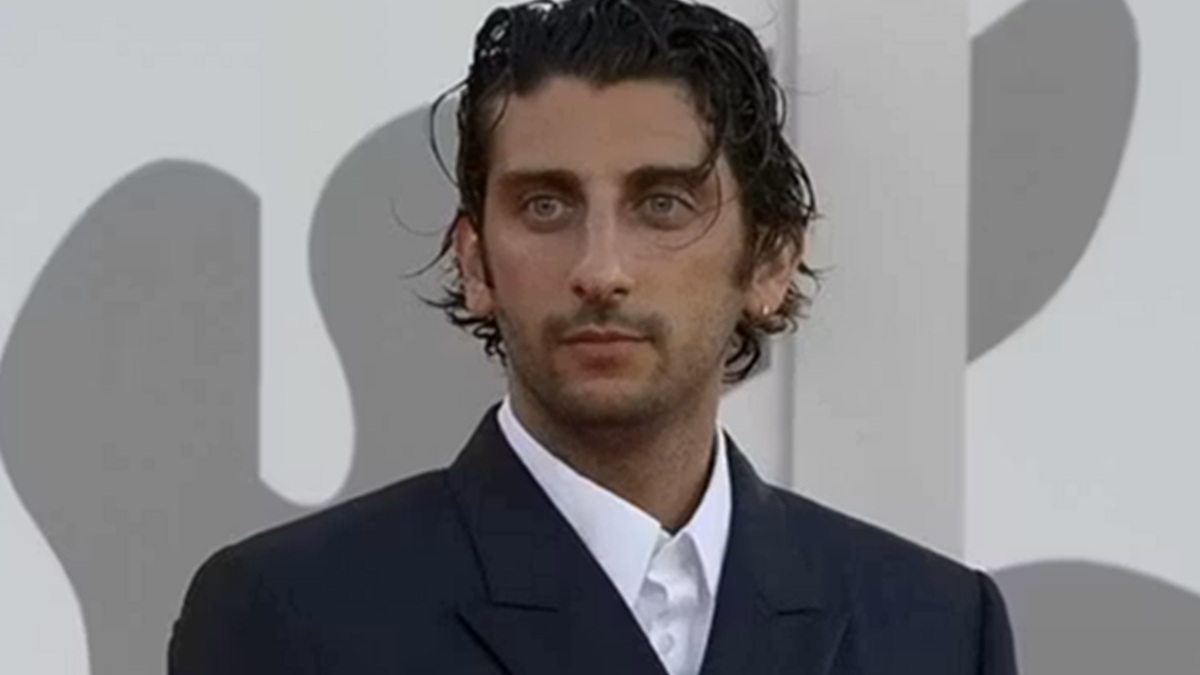 https://wips.plug.it/cips/libero.it/magazine/cms/2025/10/il-falsario-trailer-trama-cast-curiosita-nuovo-film-pietro-castellitto-streaming-netflix.jpg