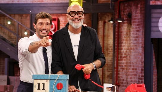 Affari tuoi, beffa atroce per Alessandra: si fida del Dottore ma brucia 130mila euro. Social spietati: "Pietà"