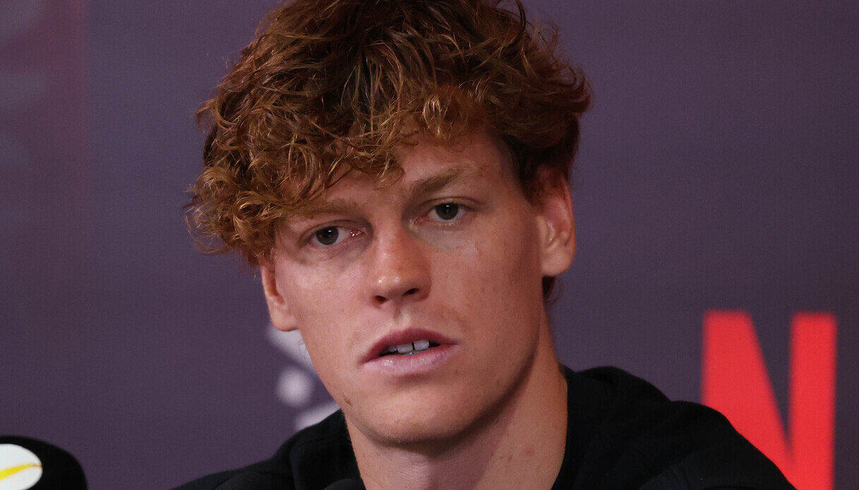 https://wips.plug.it/cips/libero.it/magazine/cms/2025/10/jannik-sinner-1.jpg