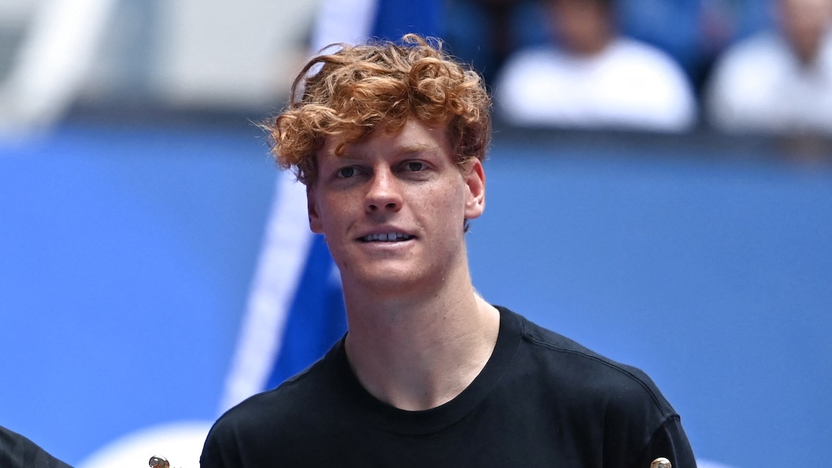 https://wips.plug.it/cips/libero.it/magazine/cms/2025/10/jannik-sinner.jpg