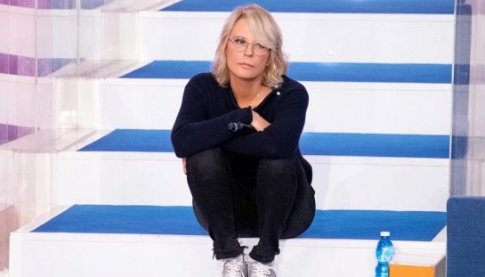 Maria De Filippi porta Amici all'ombra delle piramidi in questo film su YouTube