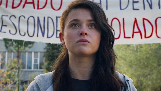 Nicole Wallace, chi è l'attrice che ha firmato un accordo con Prime Video per Postcards from Italy