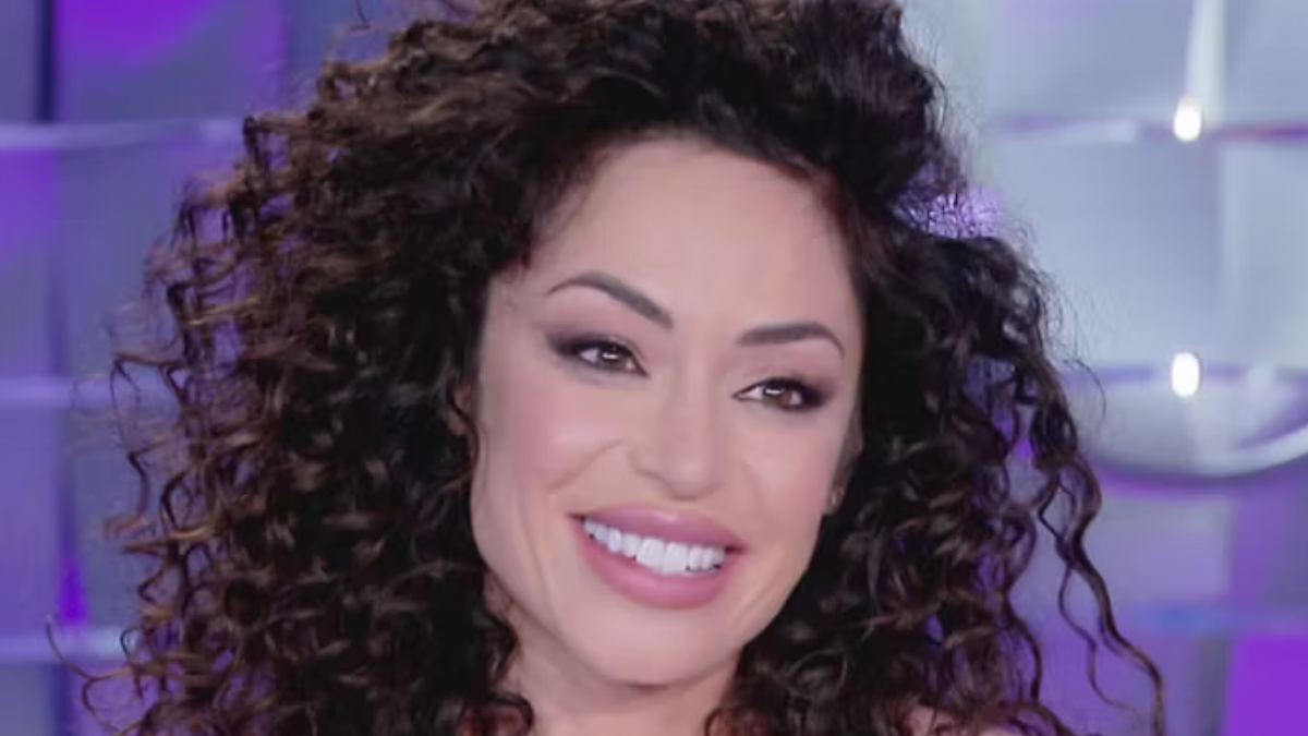 https://wips.plug.it/cips/libero.it/magazine/cms/2025/10/raffaella_fico_nuovo_amore.png