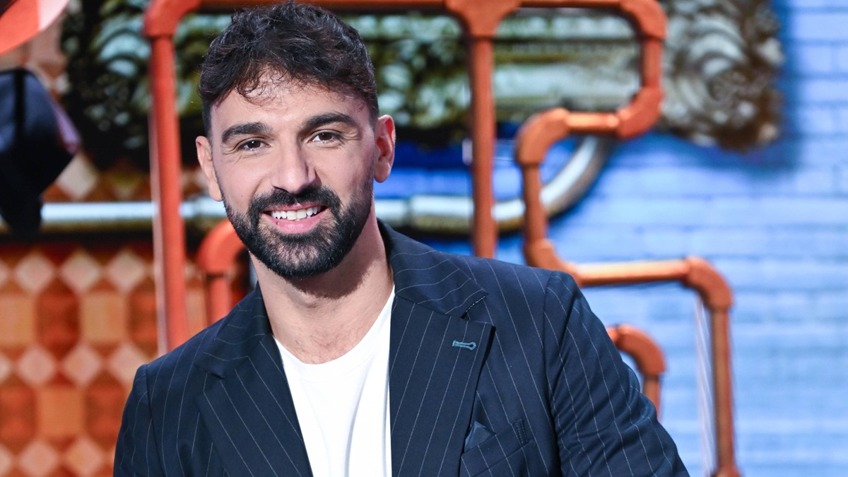 https://wips.plug.it/cips/libero.it/magazine/cms/2025/10/raimondo-todaro-in-ospedale-dopo-la-grave-malattia.jpg