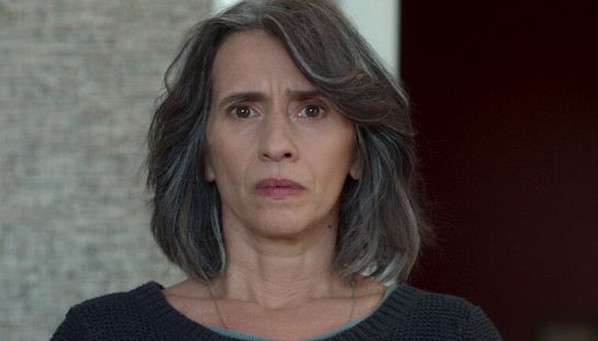 Sara - La Donna Nell'Ombra, Teresa Saponangelo protagonista della serie in streaming su Netflix