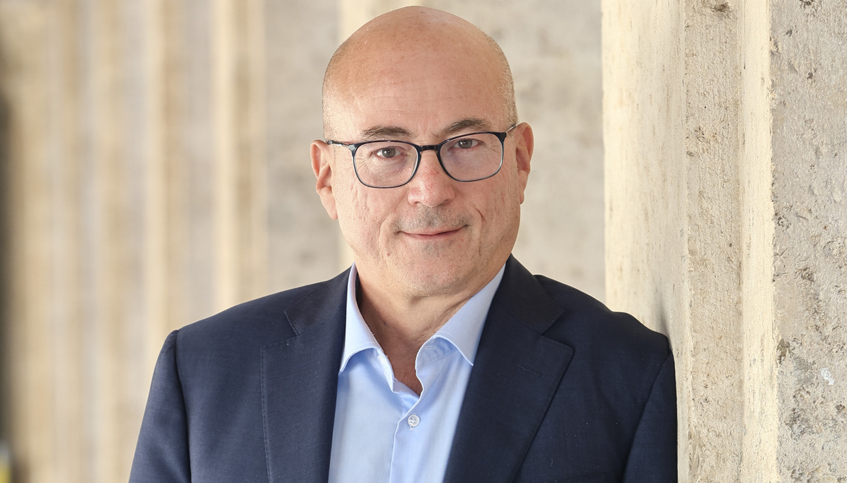 https://wips.plug.it/cips/libero.it/magazine/cms/2025/10/uma-giornata-particolare-aldo-cazzullo.jpg