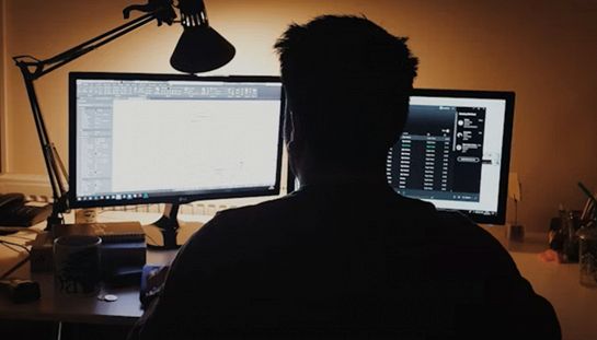 $8 siti porno obbligati a verificare l'età dei minori