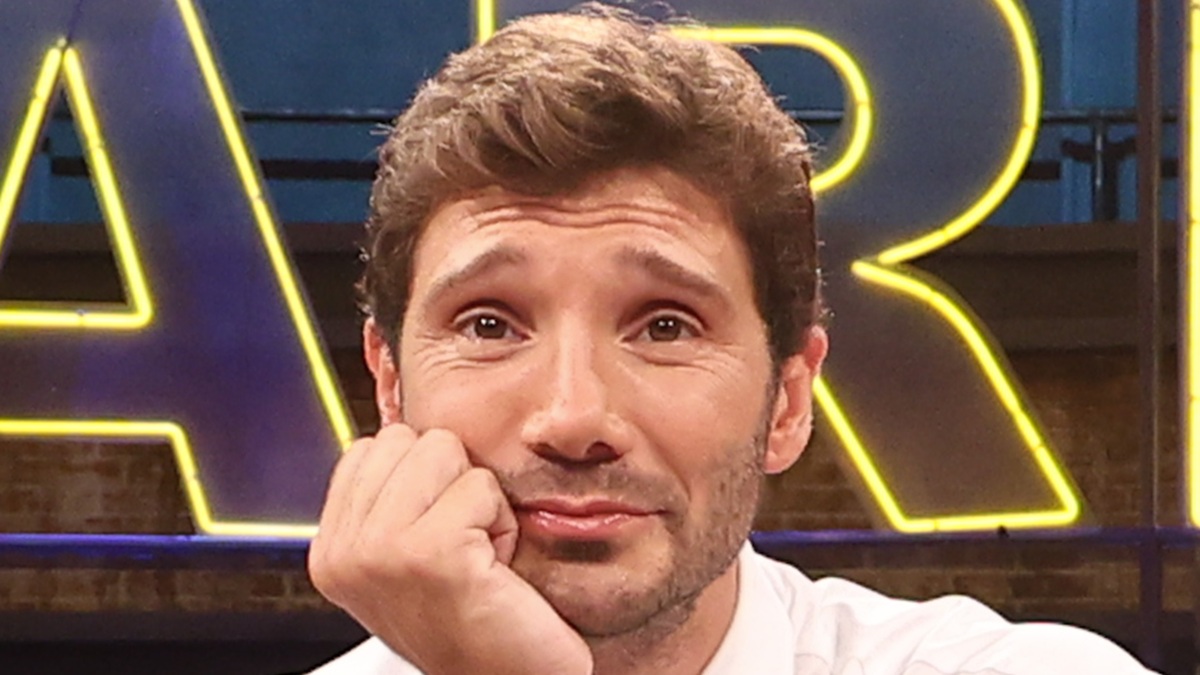 Affari Tuoi, la puntata di stasera a rischio rinvio: cosa succede a De Martino