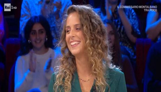 Affari Tuoi, soldi buttati e De Martino si becca i fischi: “Noiosissime”