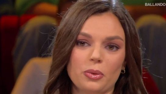 Affari Tuoi, De Martino commosso dalla storia di Asia. Poi Gennarino evita il disastro