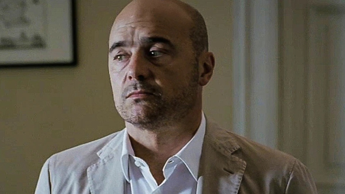https://wips.plug.it/cips/libero.it/magazine/cms/2025/11/commissario-montalbano-livia-tutte-le-donne-fiction-streaming-raiplay.jpg